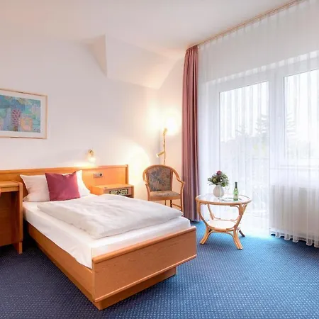 Otel Zur Prinzenbruecke 3*
