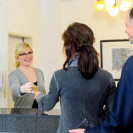 Zur Prinzenbruecke Szálloda 3*